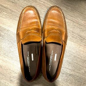 Men’s dress shoes/ loafers